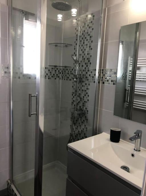 Appartement Balcon, Place De Parking, Centre Ville Valence  Exterior photo