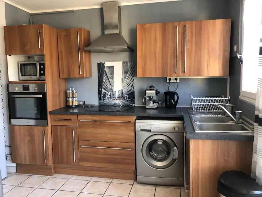 Appartement Balcon, Place De Parking, Centre Ville Valence  Exterior photo